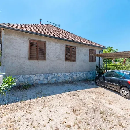 2 Bedroom Pet Friendly Apartment In Pakostane