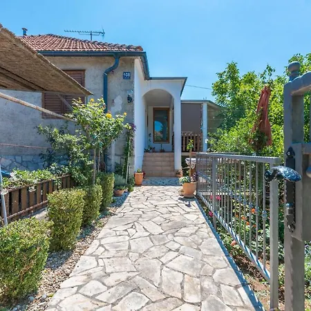Apartment 2 Bedroom Pet Friendly Apartment In Pakostane