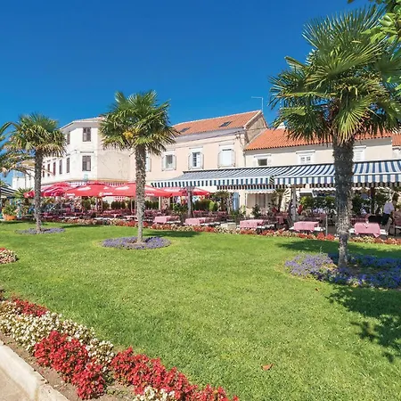 2 Bedroom Pet Friendly Apartment In Pakostane Apartment