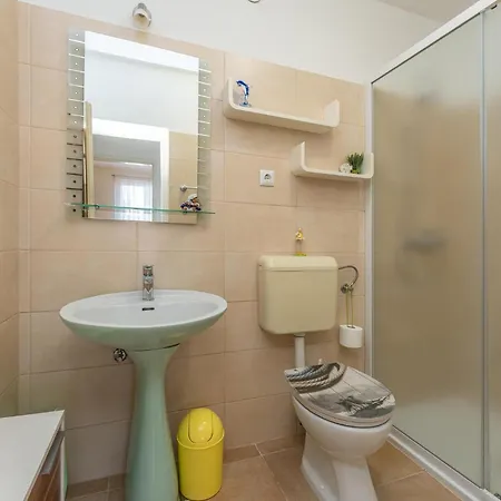 2 Bedroom Pet Friendly Apartment In Pakostane *