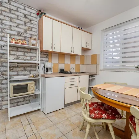2 Bedroom Pet Friendly Apartment In Pakostane Apartment *