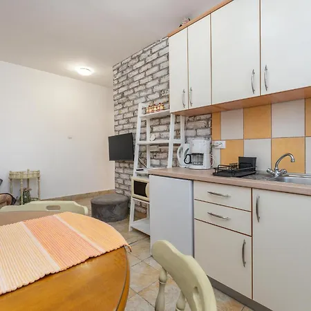 2 Bedroom Pet Friendly Apartment In Pakostane *