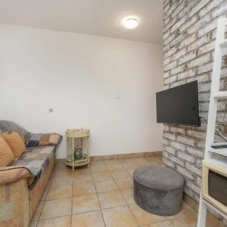 2 Bedroom Pet Friendly Apartment In Pakostane Pakostane