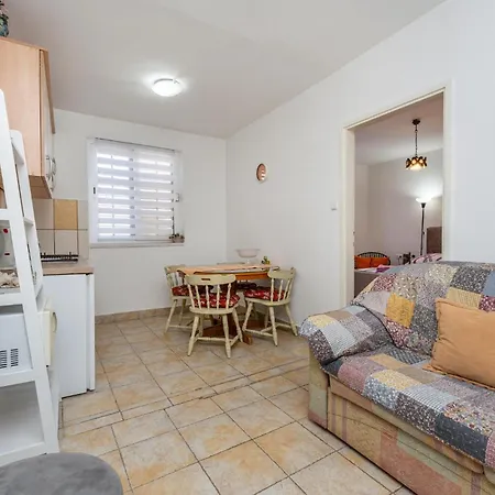 2 Bedroom Pet Friendly Apartment In Pakostane