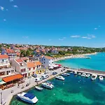 Kraljice Jelene * Pakoštane