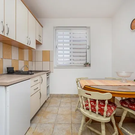 Apartment Pakostane Kraljice Jelene