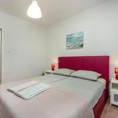 Apartment 2 Bedroom Pet Friendly Apartment In Pakostane Pakoštane