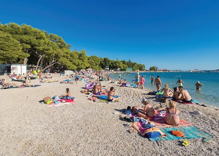 Kraljice Jelene アパート Pakoštane