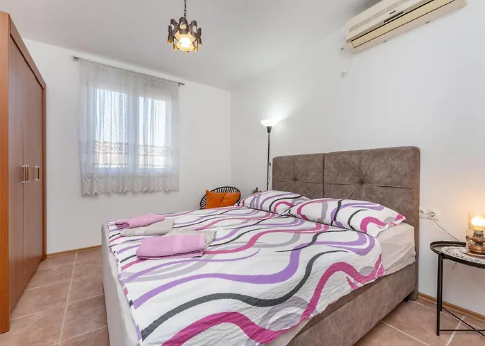 Kraljice Jelene * Pakoštane