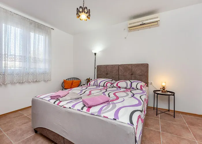 Kraljice Jelene アパート